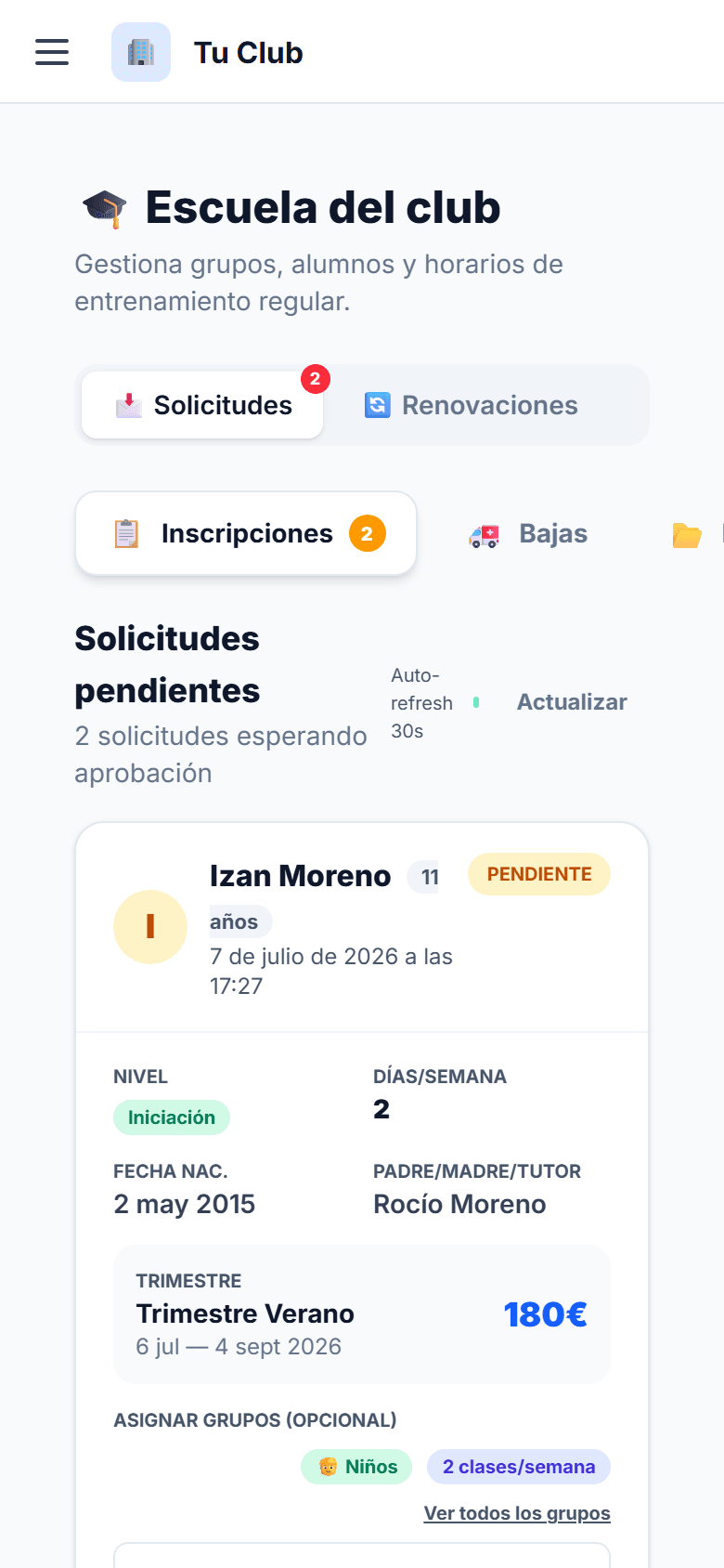 Solicitud de inscripción pendiente con nivel, días por semana, tutor y trimestre